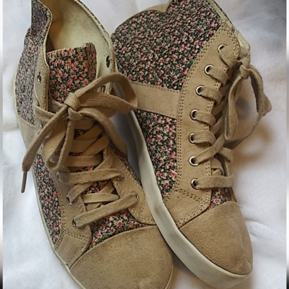 Black Poppy Tan and Pink Sneakers